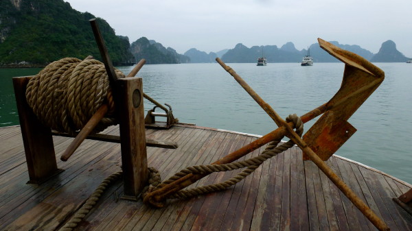 Sailing Halong Bay