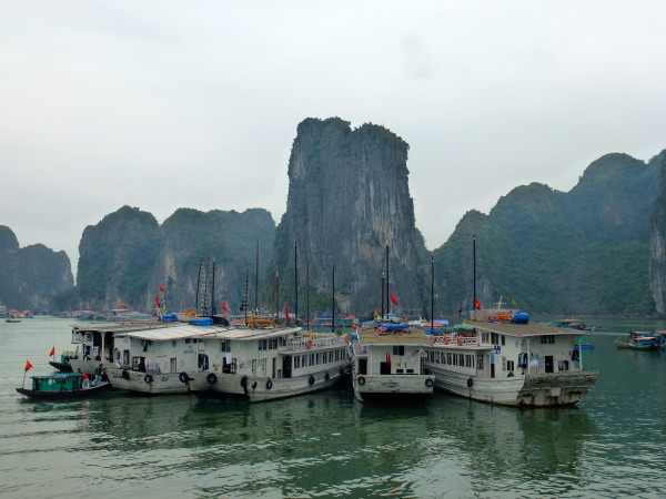 Sailing Halong Bay