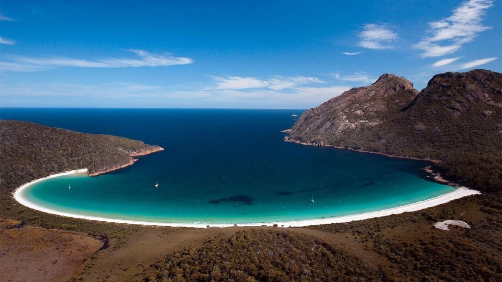 Australia bucket list - Wineglass Bay Tasmania