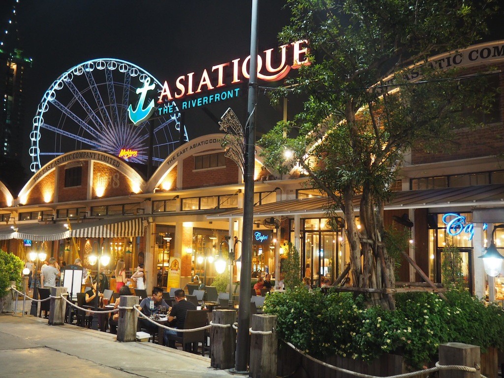 Asiatique night market.