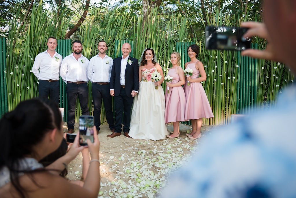 Girl Tweets World wedding in Thailand. Photos by Darin Images