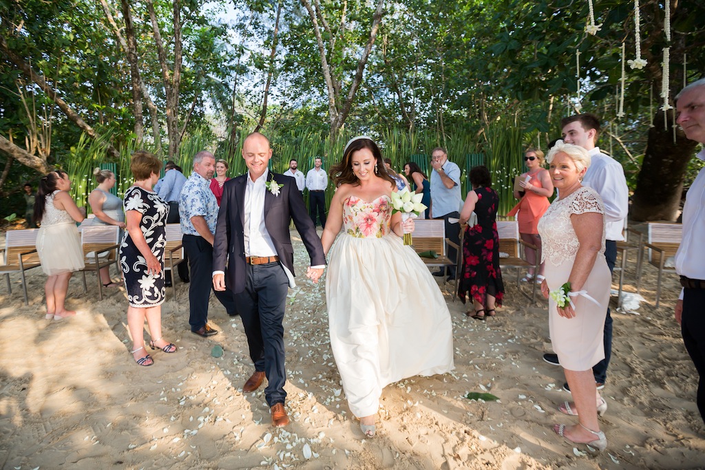 Girl Tweets World wedding in Thailand. Photos by Darin Images