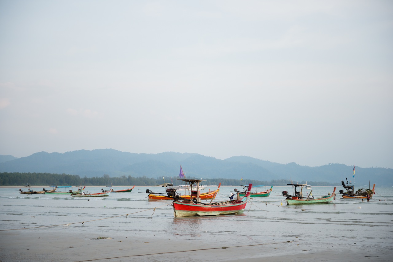 Girl Tweets World wedding in Thailand. Photos by Darin Images