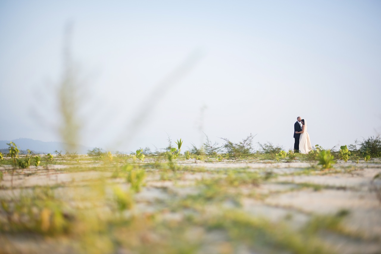 Girl Tweets World wedding in Thailand. Photos by Darin Images