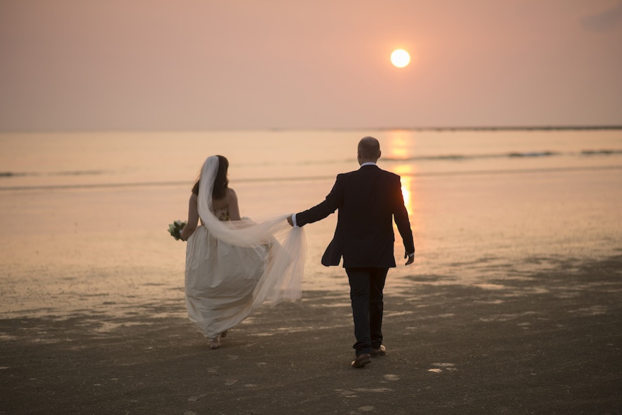 Girl Tweets World wedding in Thailand. Photos by Darin Images