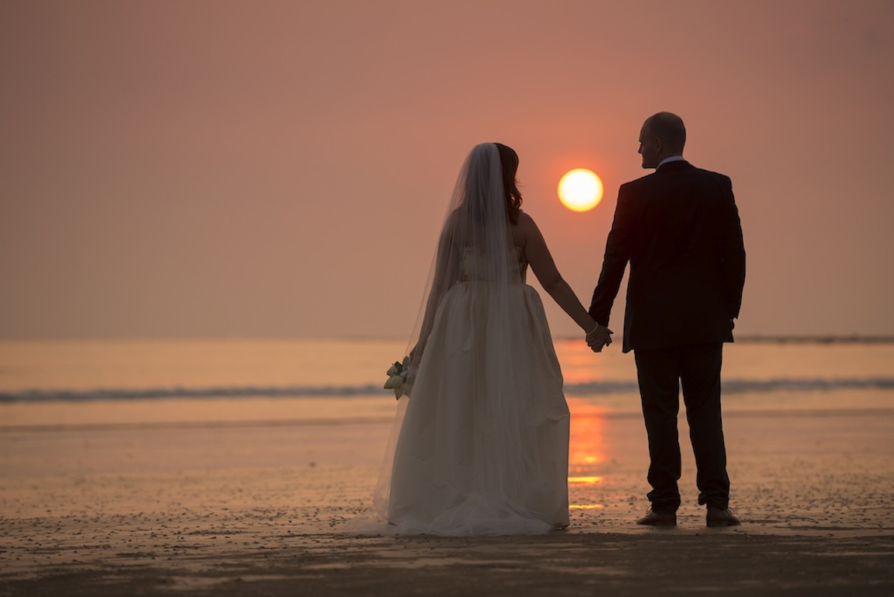 Girl Tweets World wedding in Thailand. Photos by Darin Images