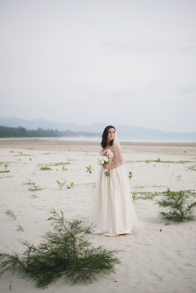 Girl Tweets World wedding in Thailand. Photos by Darin Images