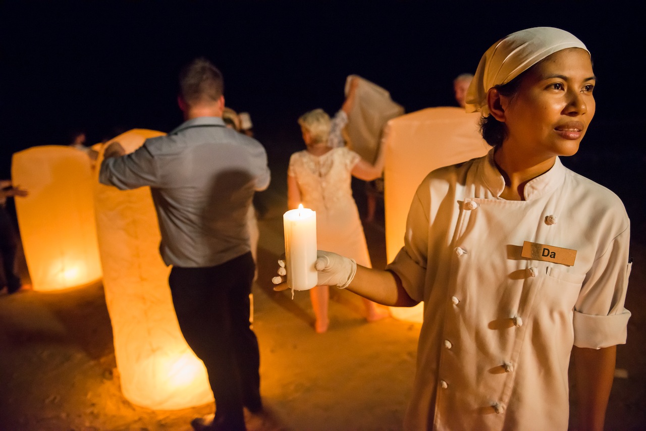 Girl Tweets World wedding in Thailand. Photos by Darin Images