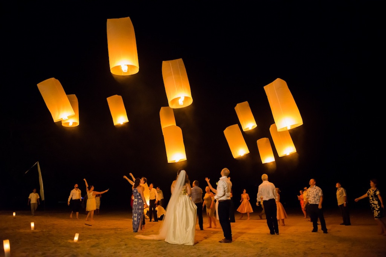 Girl Tweets World wedding in Thailand. Photos by Darin Images