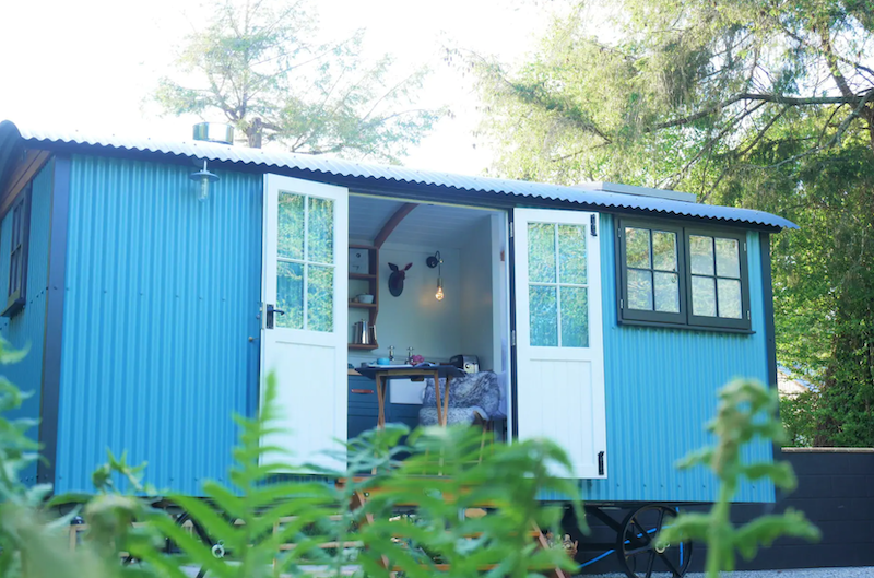 The Wriggly Tin airbnb shepherd's hut Cornwall