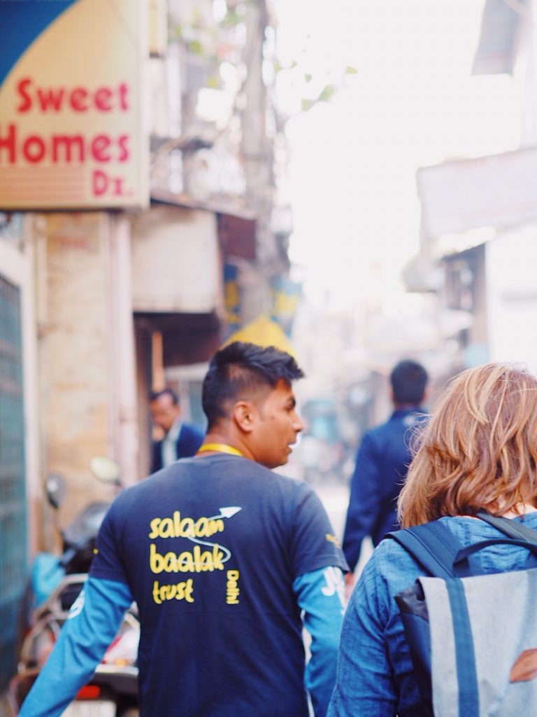 Hope for the street kids in India – Delhi street walk with a difference